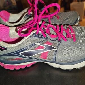 Brooks Women's Athletic Shoes - Gray and Pink